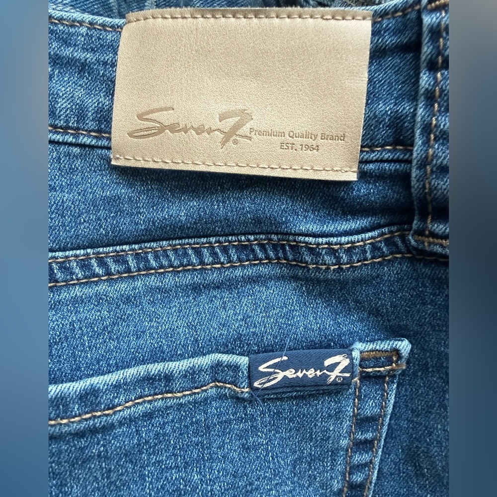 Women's Seven7 Weekend Short - Size 10 - Picture 3 of 5